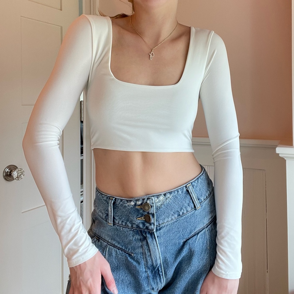 PrettyLittleThing Women’s White Second Skin Square Neck Long Sleeve Crop Top